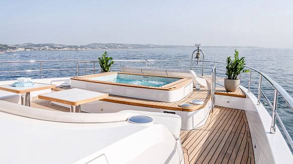 MAJESTY 100 TERRACE yacht