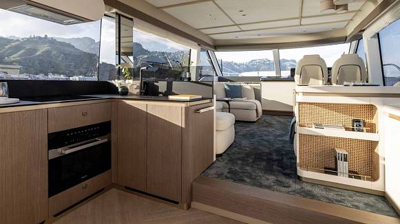 Azimut Magellano 60 yacht