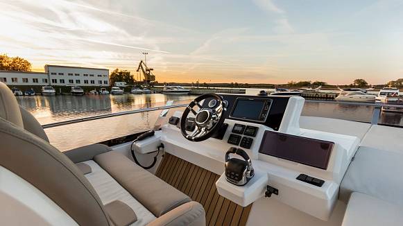 GALEON 550 FLY yacht