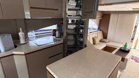 DOMINATOR 640 S yacht