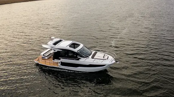 GALEON 410 HTC yacht