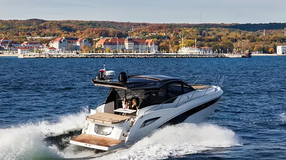 GALEON 425 HTS yacht