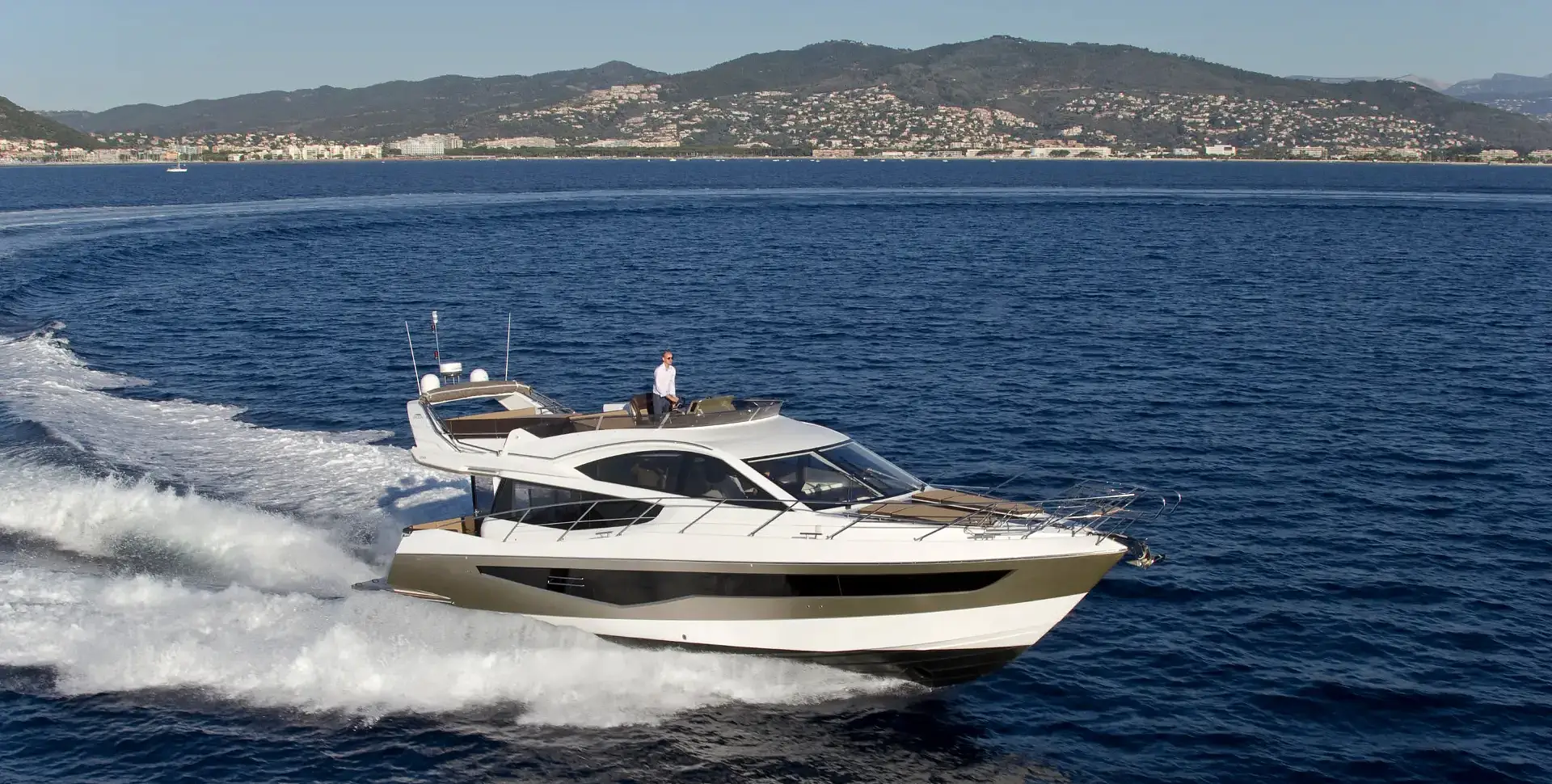 GALEON 550 FLY yacht