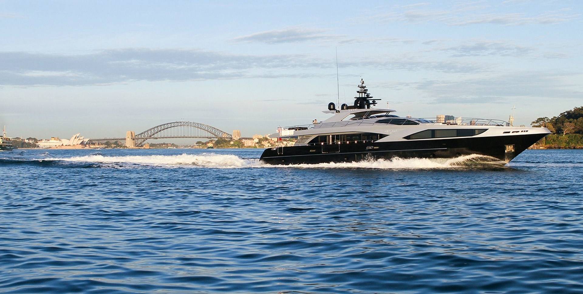 Majesty 122 yacht