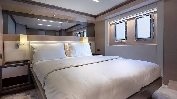 Nomad 70 SUV yacht
