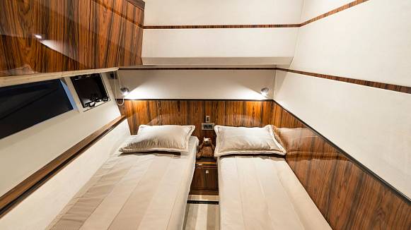 GALEON 550 FLY yacht