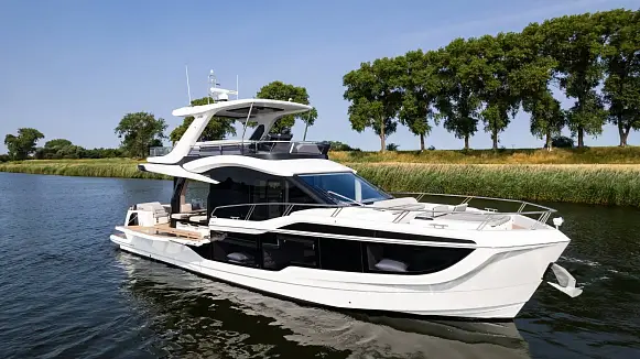GALEON 560 FLY yacht