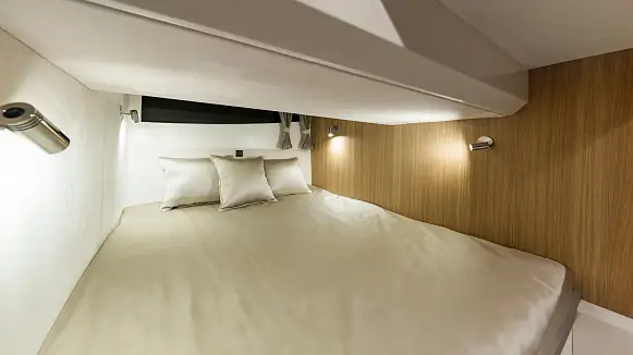 GALEON 370 HTC yacht