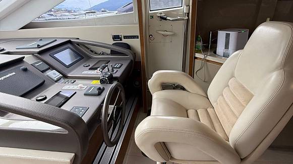 DOMINATOR 640 S yacht