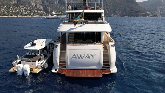 AWAY yacht