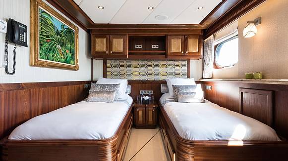 LEGEND yacht