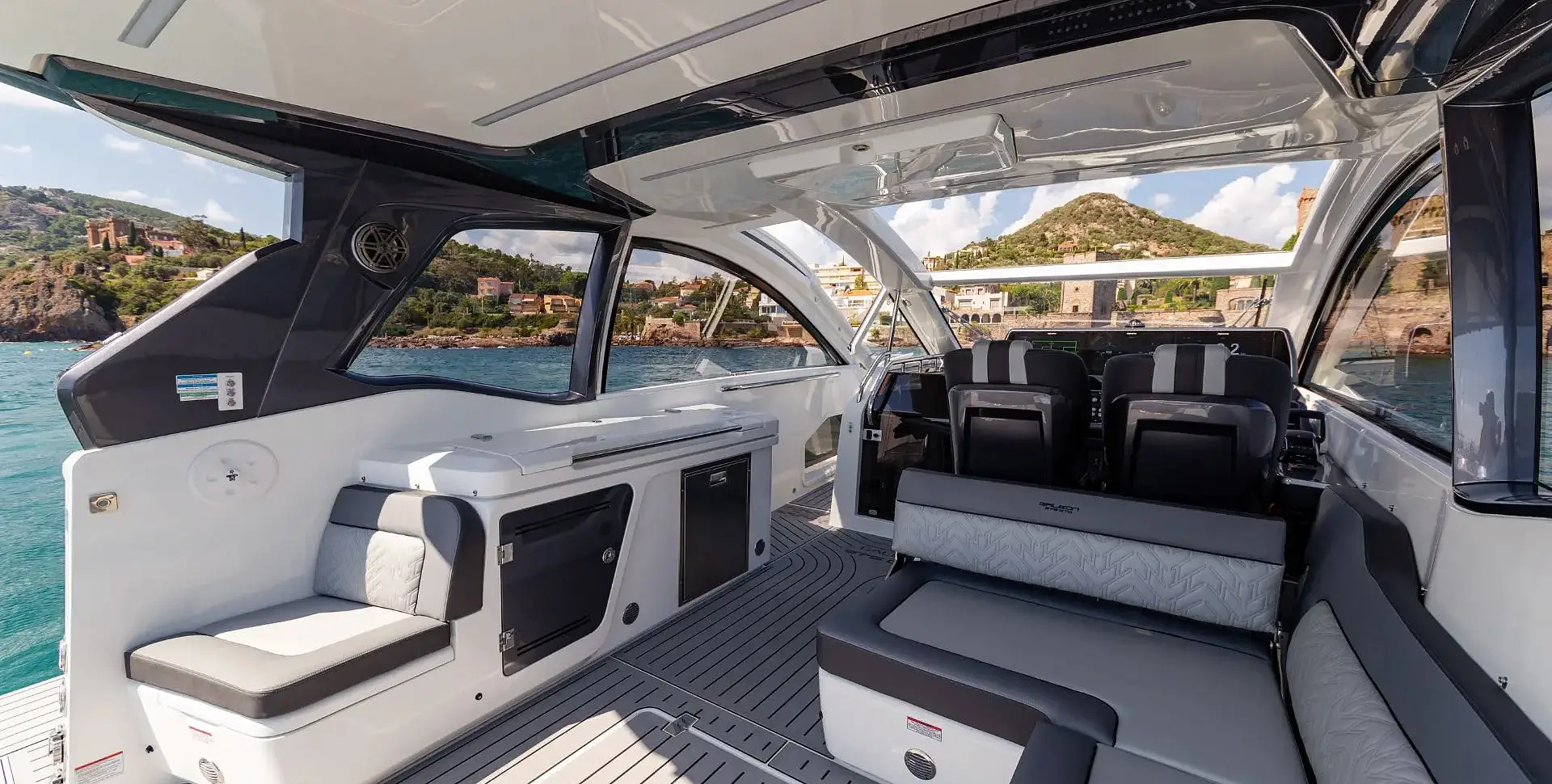 Galeon 375 GTO yacht