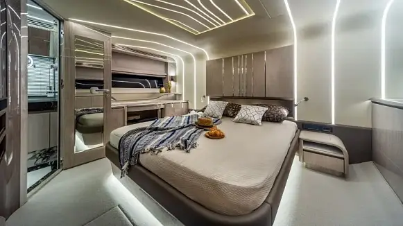 GALEON 700 SKY yacht