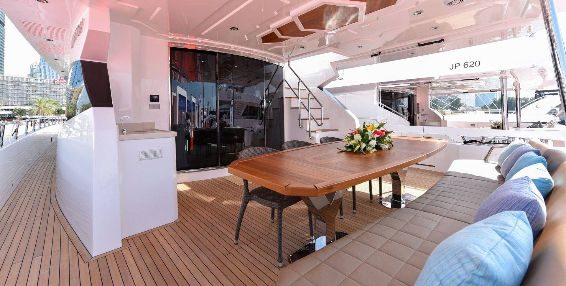 Majesty 90 yacht