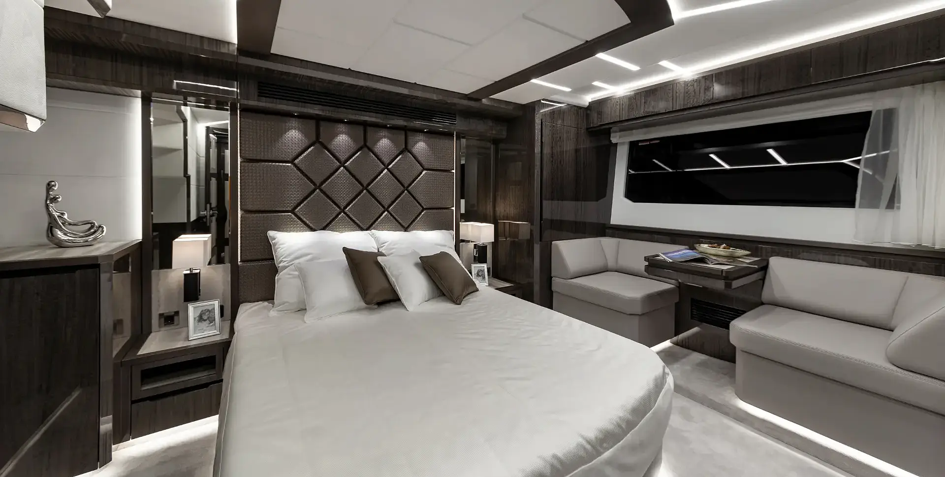 GALEON 650 SKY yacht