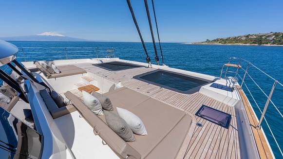 SUNREEF 60 SAILING yacht