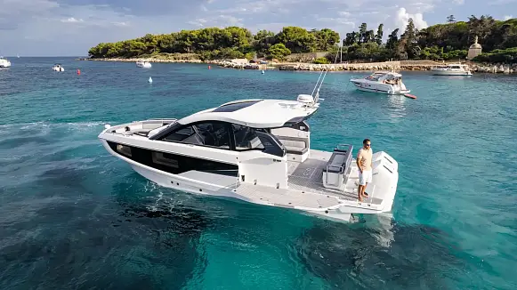 Galeon 375 GTO yacht