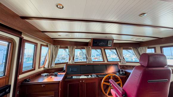 DE ALM DELFINO 60 yacht