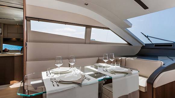 DOMINATOR 640 S yacht