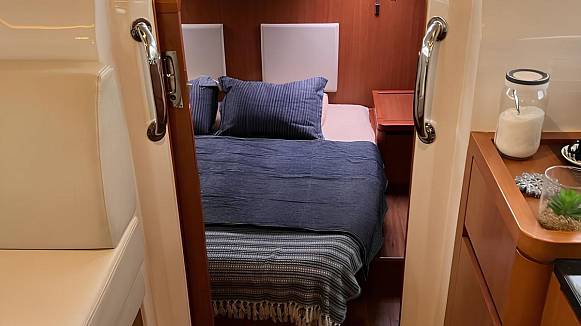 AQUILA 44 POWERCAT yacht