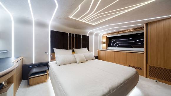 GALEON 680 FLY yacht