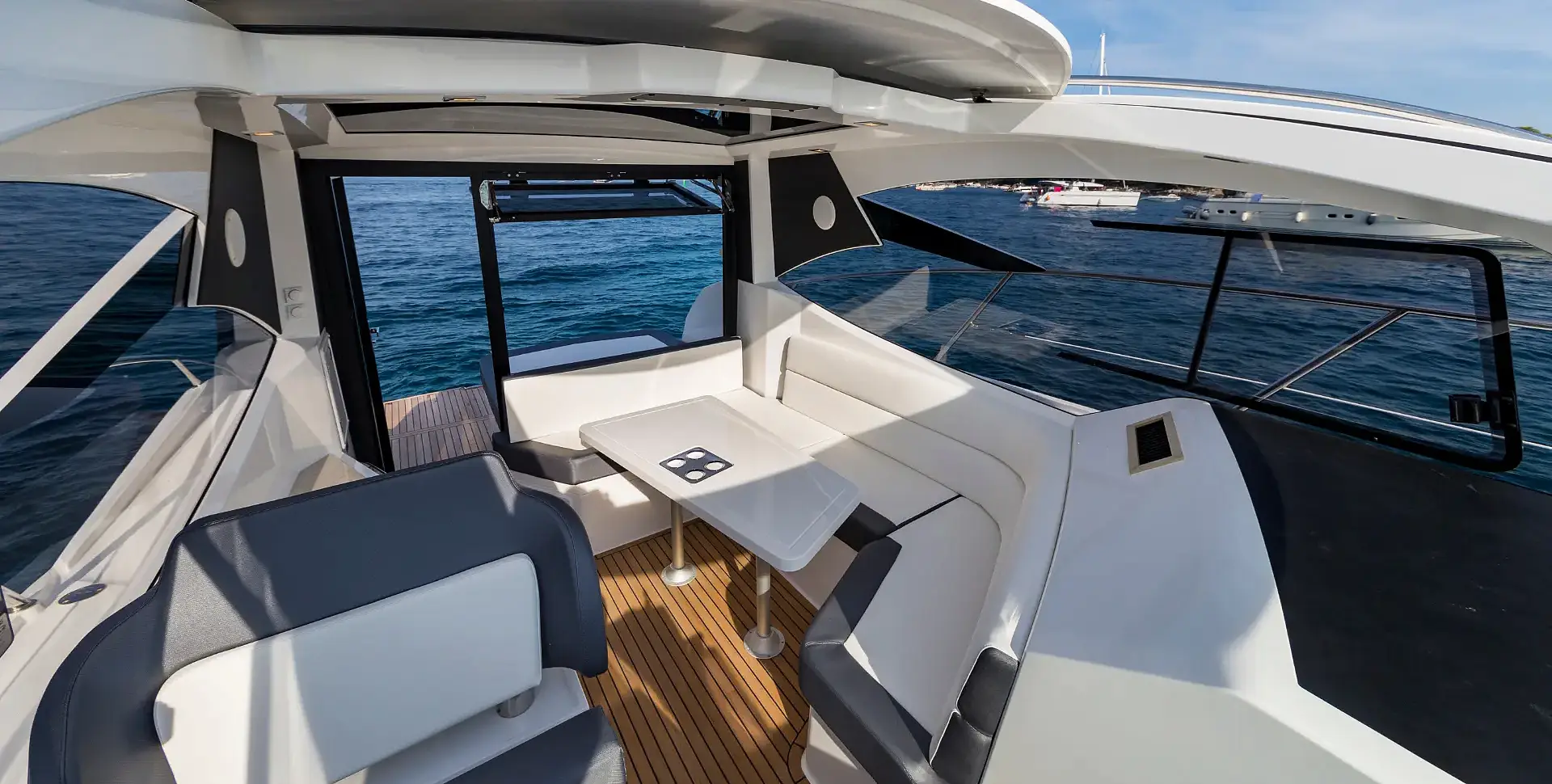 GALEON 365 HTS yacht