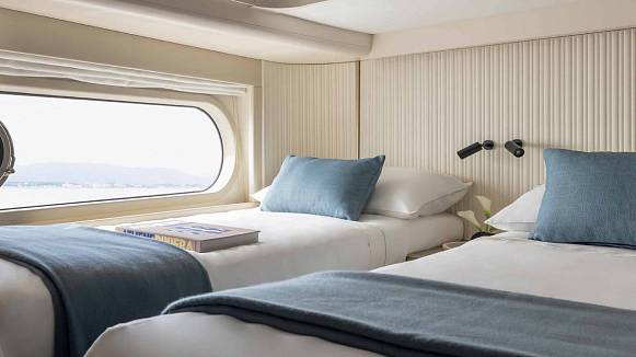 Azimut Magellano 60 yacht