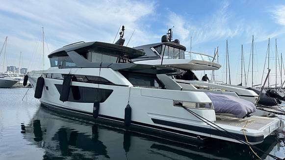 BGX 73 yacht