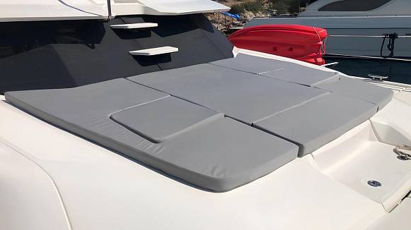 AQUILA 44 POWERCAT yacht