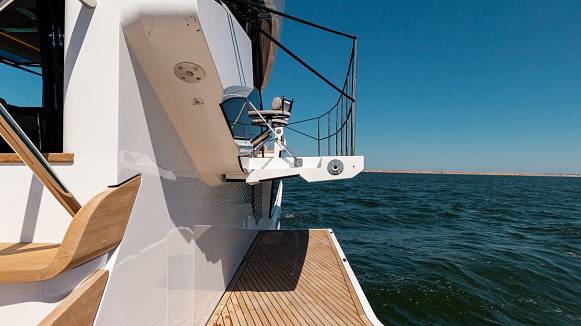 GALEON 620 FLY yacht