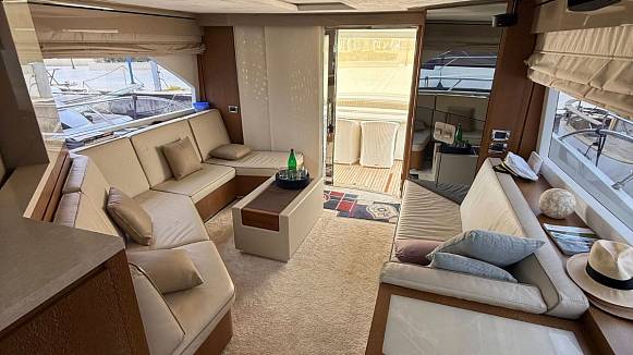 DOMINATOR 640 S yacht