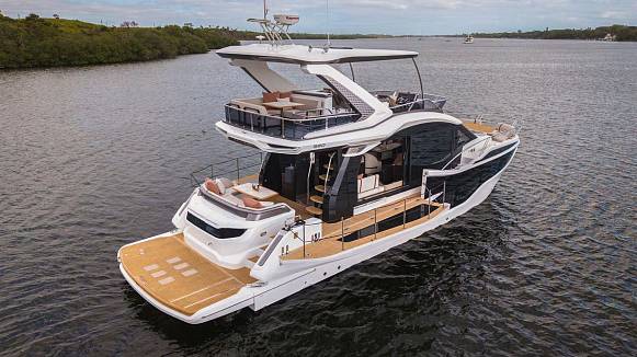 GALEON 520 FLY yacht