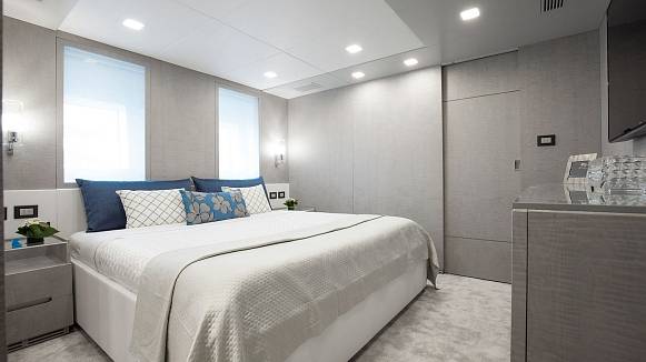 'H yacht