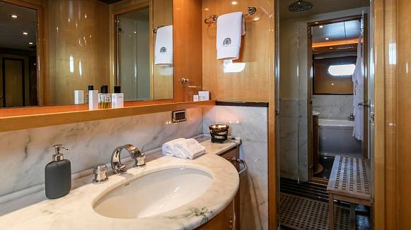 CAN'T REMEMBER yacht