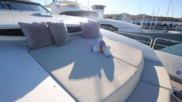 SHE GOT THE HOUSE yacht