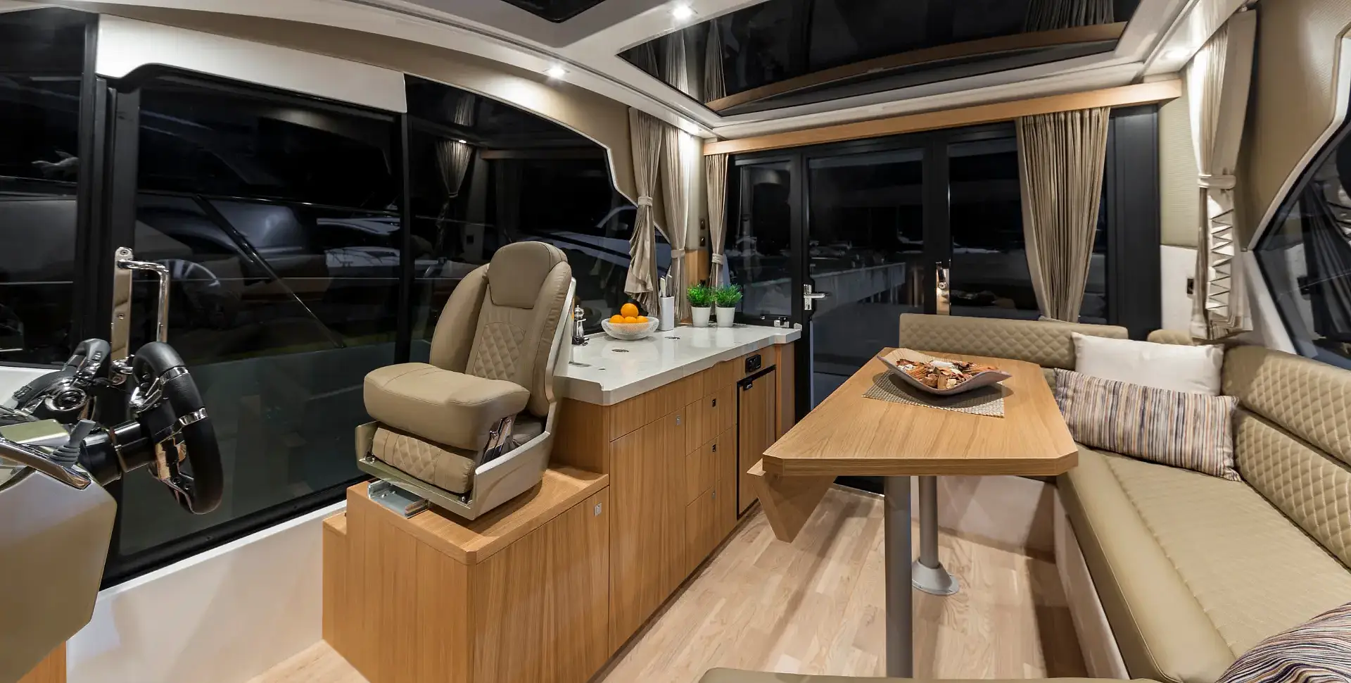 GALEON 370 HTC yacht