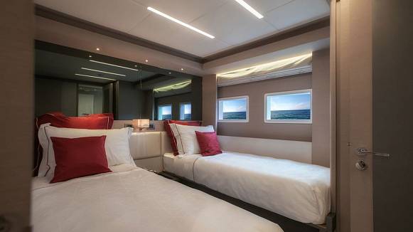 NOMAD 75 SUV yacht