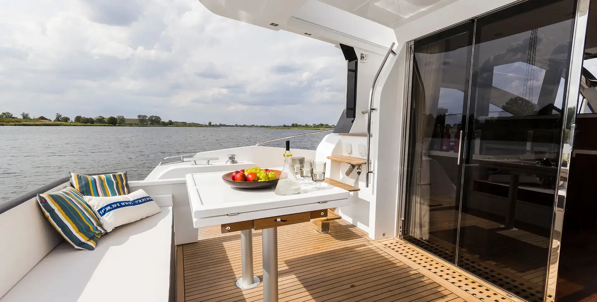 GALEON 560 SKY yacht