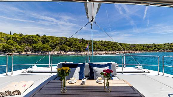 SUNREEF 60 SAILING yacht
