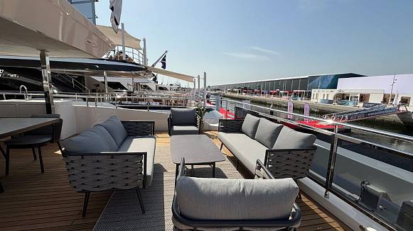 MAJESTY 112 TERRACE yacht