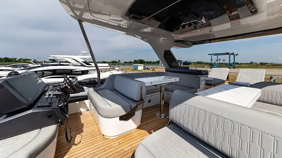 GALEON 560 FLY yacht