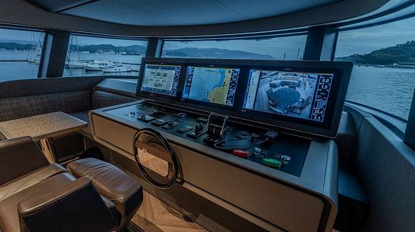 FERRETTI INFYNITO 90 yacht