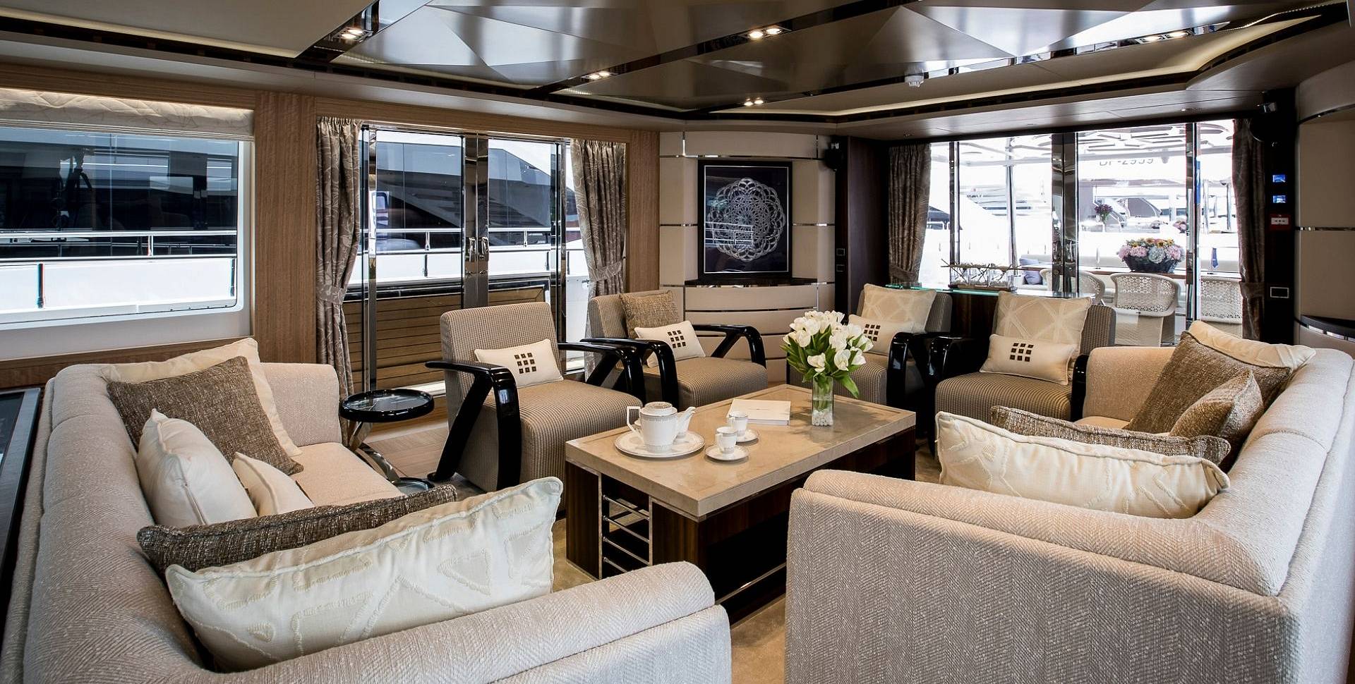 Majesty 110 yacht