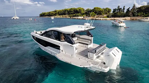 Galeon 375 GTO yacht