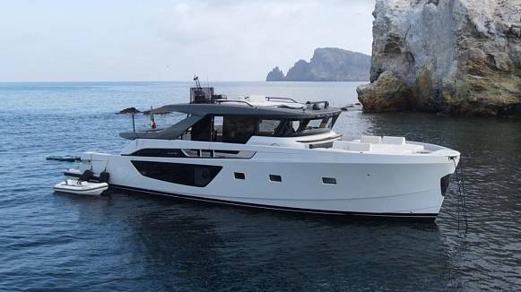 BGX 73 yacht