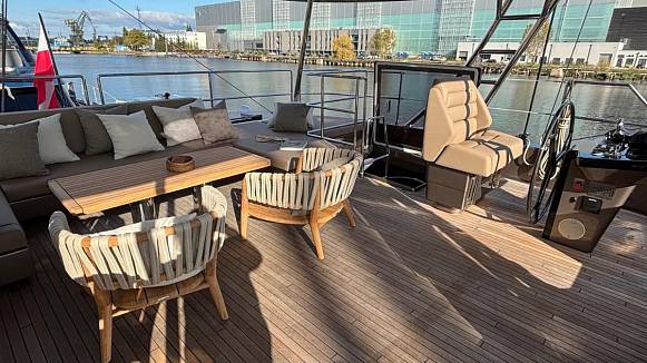 SUNREEF 60 SAILING yacht