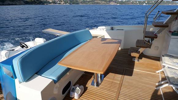 PRESTIGE 620 yacht