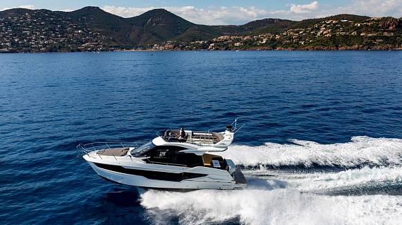 GALEON 400 FLY yacht
