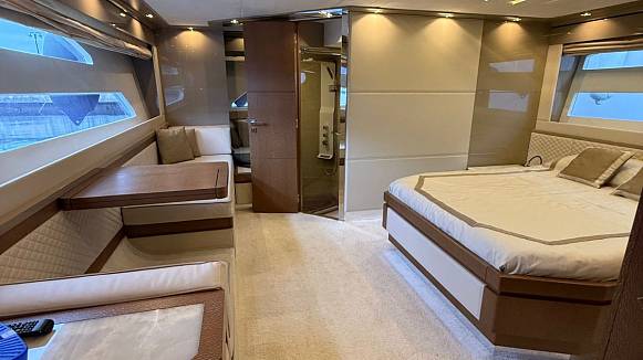 DOMINATOR 640 S yacht