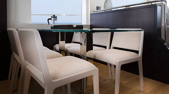 Majesty 62 yacht